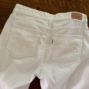 White Levi jeans